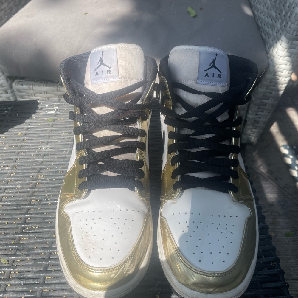 Jordan 1 mens size 11.5 mid. Reposh.   No box, no insoles.  Actual item. See pic